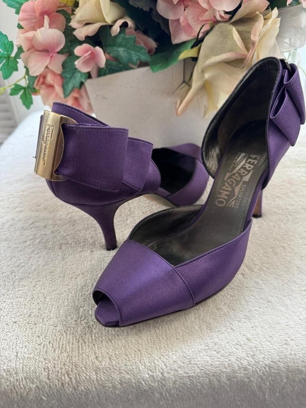 Salvatore Ferragamo satin O’Dorsey Peep Toes 7.5B (sh1000